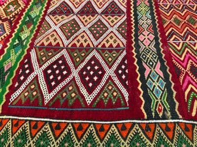 Beni Iszguen rózsaszín-zöld gyapjú szőnyeg
